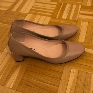 Repetto nude patent leather mid block heel pump